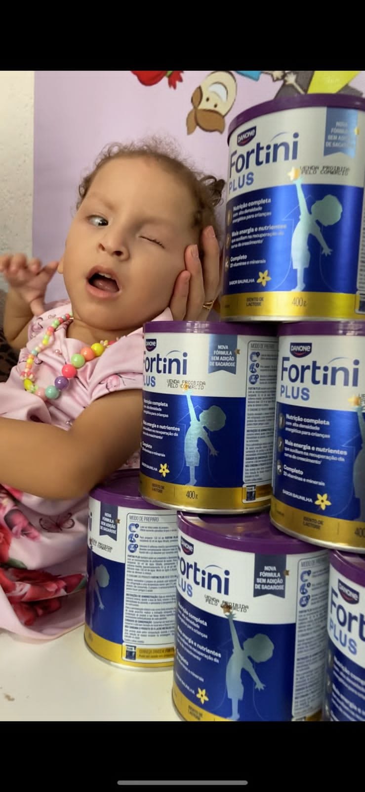 Criança atendida com fórmulas nutricionais recebidas