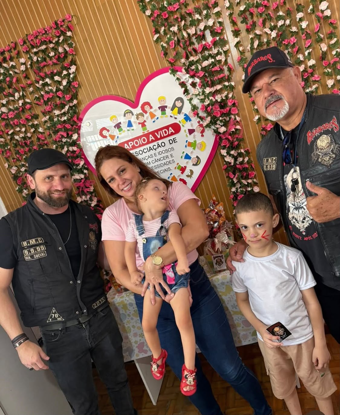 Parceria com o Moto Clube Bárbaros em ação da instituição